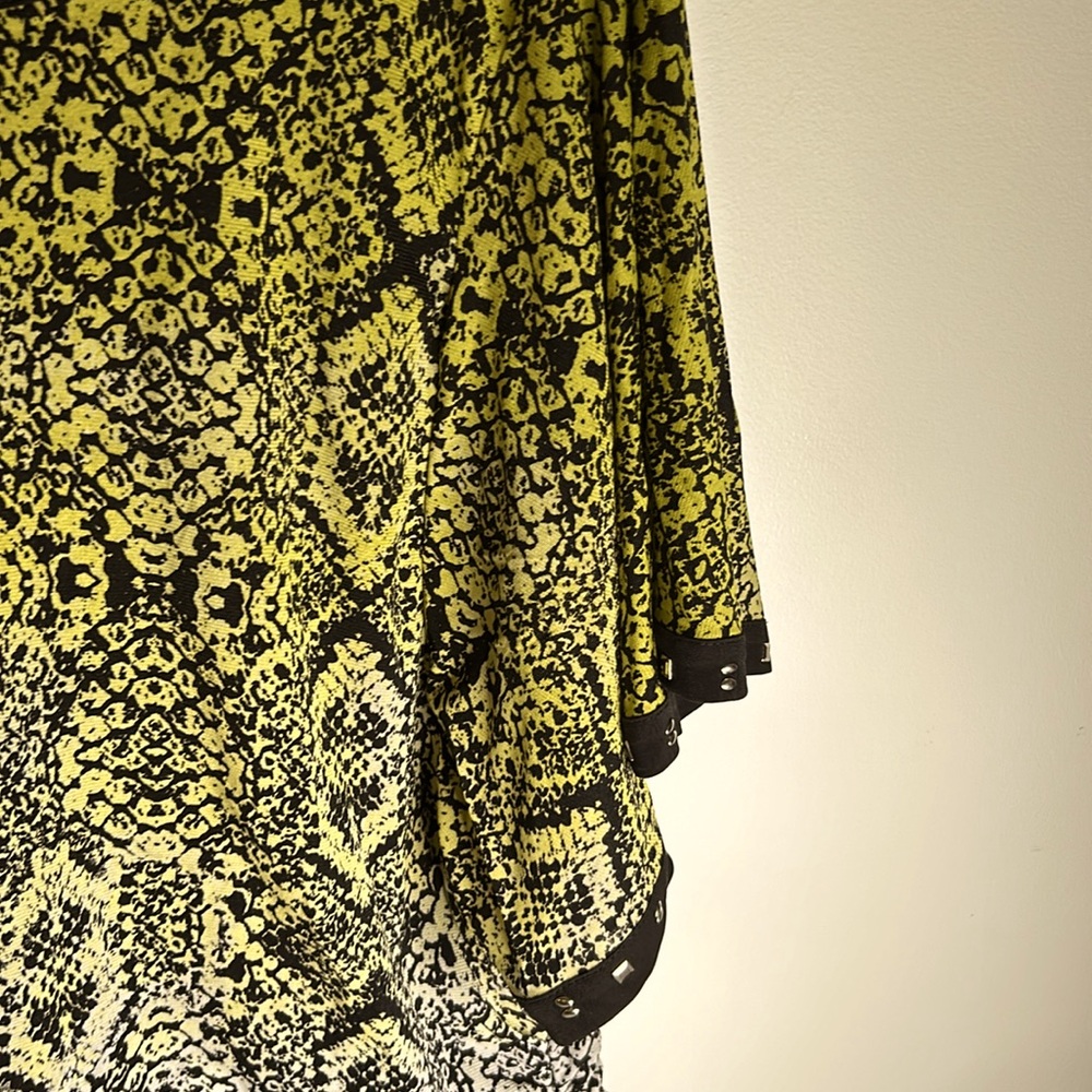 JM Collection long sleeves top size 3x Dolman studs reptile white yellow black - Picture 4 of 8
